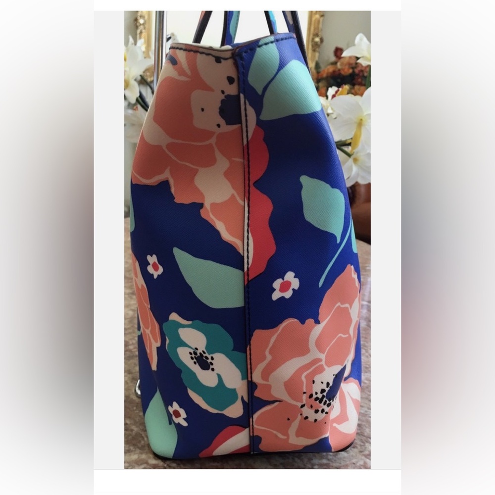 kate spade Jules Newbury Lane Cherry Floral Printed Vinyl Tote **NEW WITH TAGS** - Picture 3 of 12